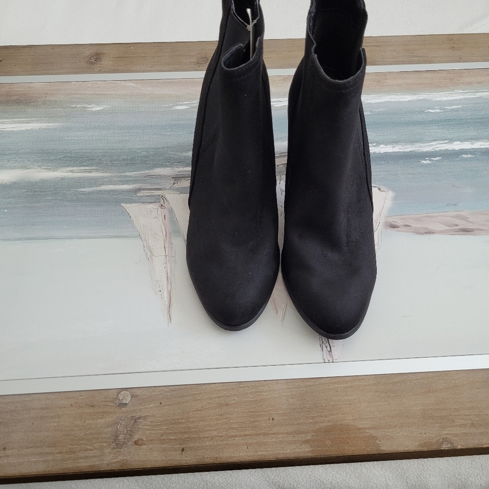 Boots - Picture 3 of 3